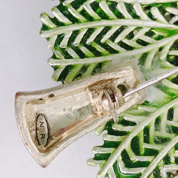 Signed Avon 2008 5th Annual Christmas Tree Brooch Green Enamel Rhinestones - Picture 11 of 11